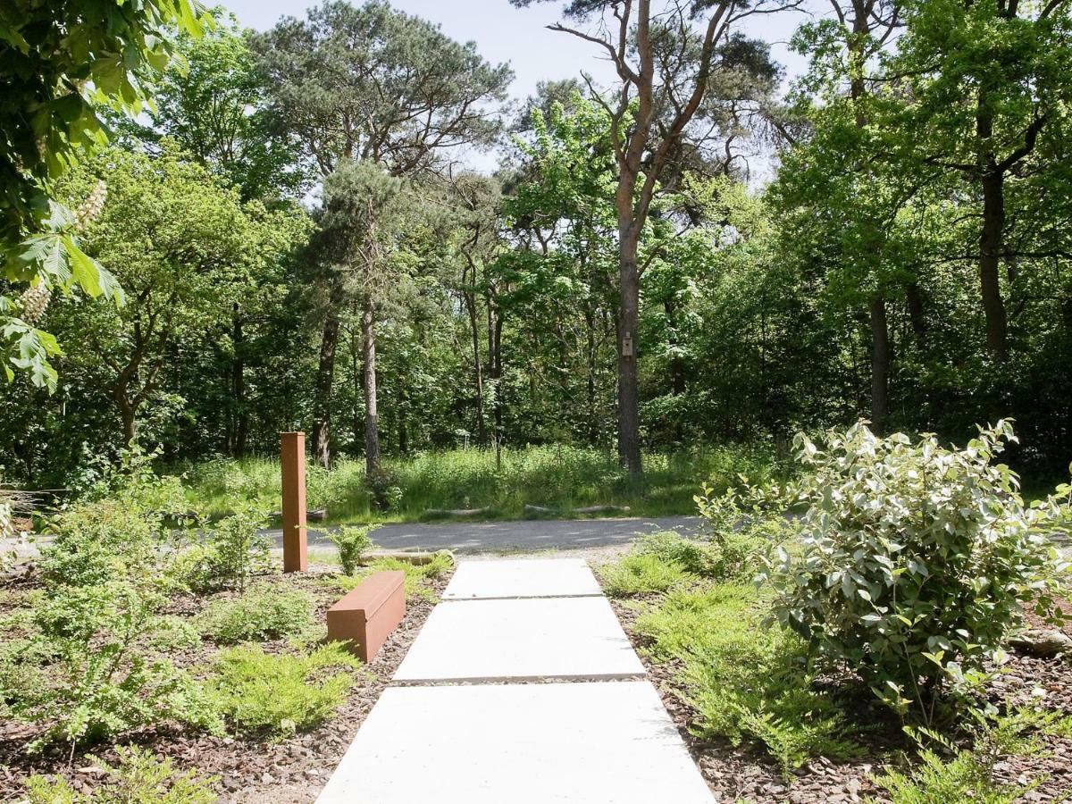 Stalen Boshuis Oosterhout  Buitenkant foto